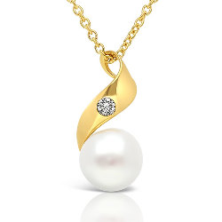 Collier en Or 375/1000 serti Perle de Culture et Diamant blanc