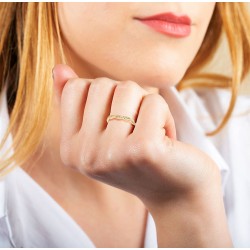 Alliance en Or Jaune 375/1000 sertie Diamants blancs portée