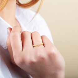 Bague Solitaire en Or Jaune sertie Diamant portée