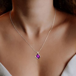 Collier Or Blanc 375/1000 Améthyste taille poire porté