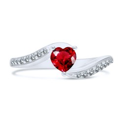 Bague Argent 925/1000 Rhodié sertie Rubis taille Coeur dessus