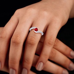 Bague Argent 925/1000 Rhodié sertie Rubis taille Coeur portée