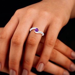 Bague Argent 925/1000 Rhodié sertie Améthyste taille Coeur portée